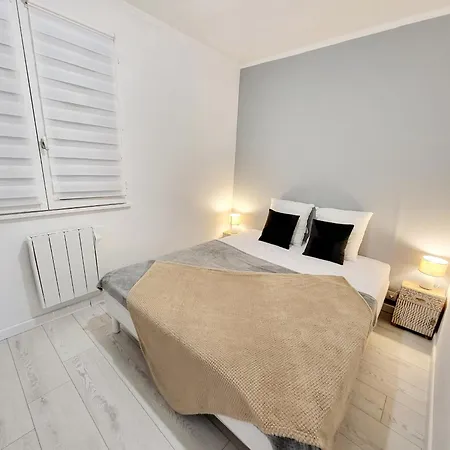 Apartman T2 Renove Avec Parking, Pres Port De Plaisance Et - Les Sables-d'olonne - Fr-1-92-929